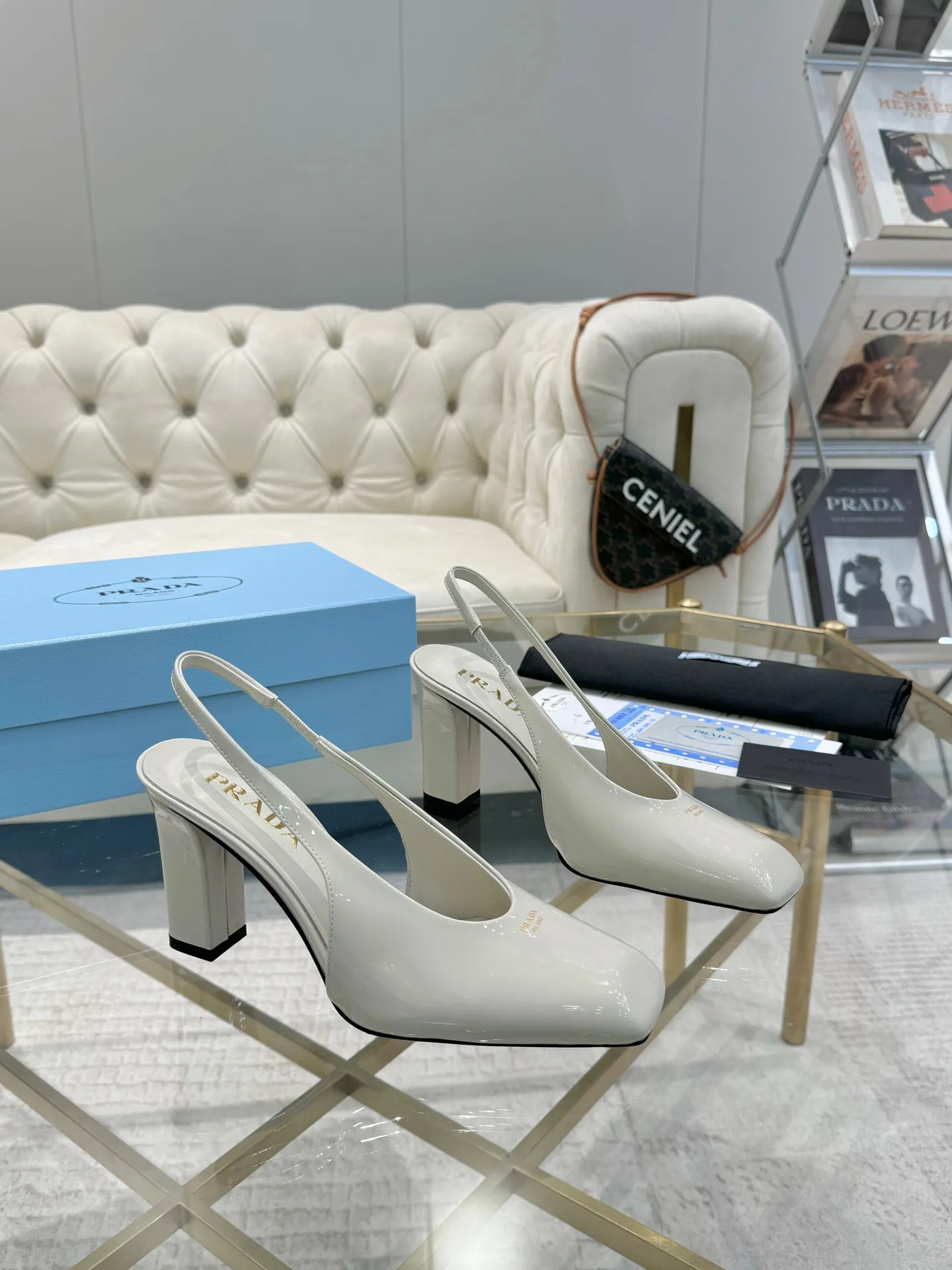 👟👟Ex-factory price 580👟👟 (imitation leather bottom-20) New arrival 👉Ready stock👈 Remove the original board and make a 1:1 replica‼ ️The highest version ✅2025Prada early spring catwalk hot style 😘The latest spring style thick heel small square toe series (genuine leather outsole) (simulated leather sole) goddess must-have super beautiful on the feet ‼ ️The upper and foot pads adopt the latest 3D LOGO elements, three-dimensional and advanced‼ ️Imported original cowhide leather, soft and textured, lining + foot pads, imported sheepskin lining, breathable and comfortable, matching private model heel, heel height 8M, size 35M-39M (34 40 414243 customized, non-refundable and non-exchangeable)